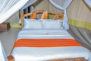 Premium bedding, desk, bed sheets