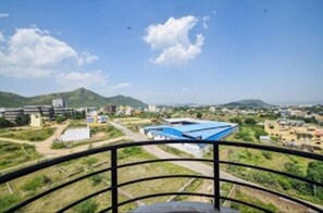 Kamar Deluks | Pemandangan dari kamar