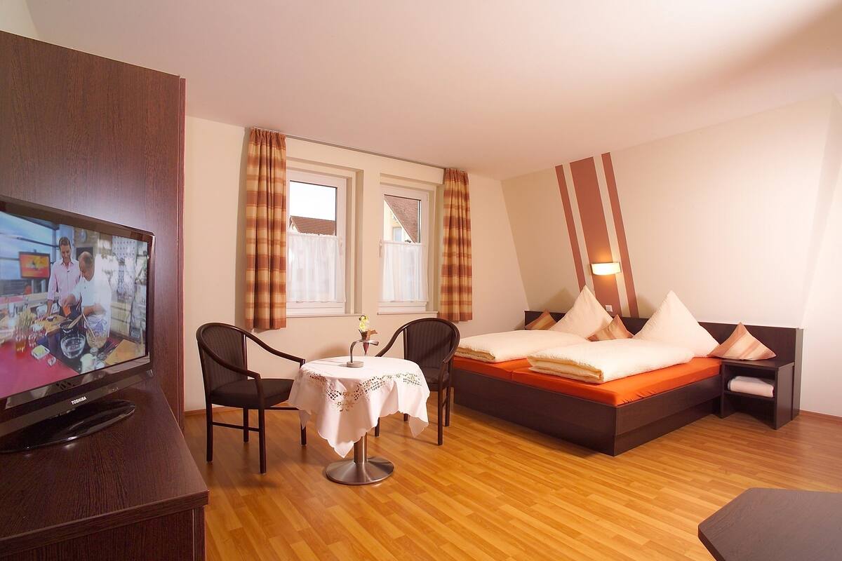 comfort double room, non smoking | desk, free wifi, bed sheets