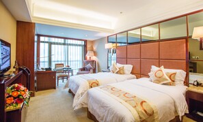 Deluxe-Doppel- oder -Zweibettzimmer | Minibar, Zimmersafe, Schreibtisch, Verdunkelungsvorhänge