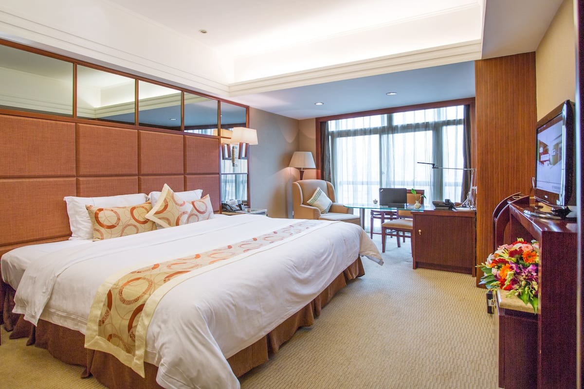 Minibar, in-room safe, desk, blackout curtains