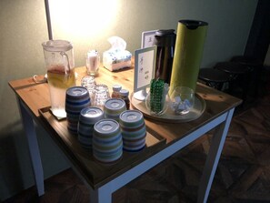 Desayuno con opciones de la cocina local diario (TWD 100 por persona)