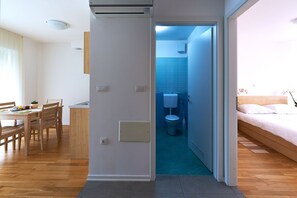 Two-Bedroom Apartment | 起居區 | LCD 液晶電視