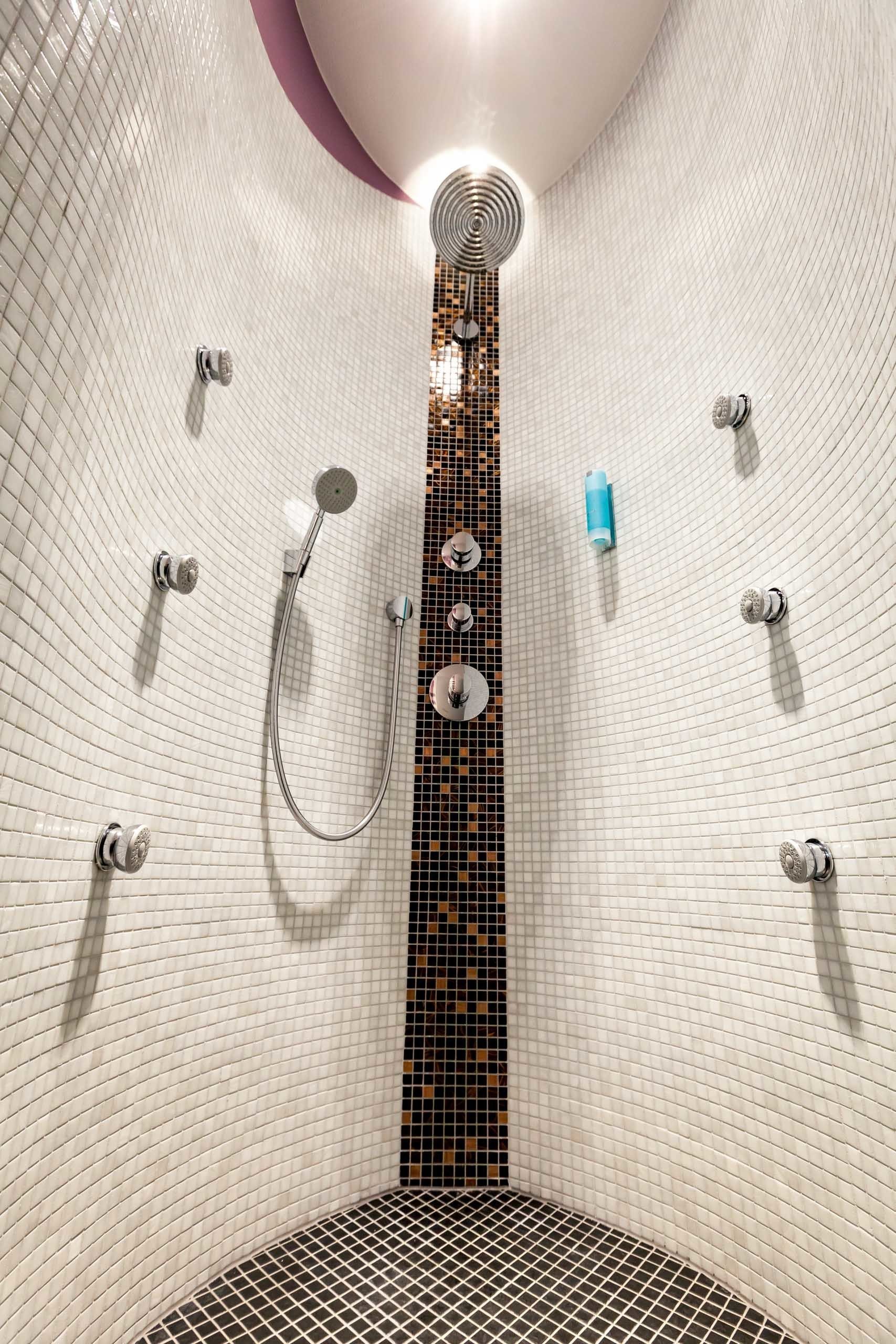 deluxe double room | bathroom | free toiletries, hair dryer, bathrobes, slippers