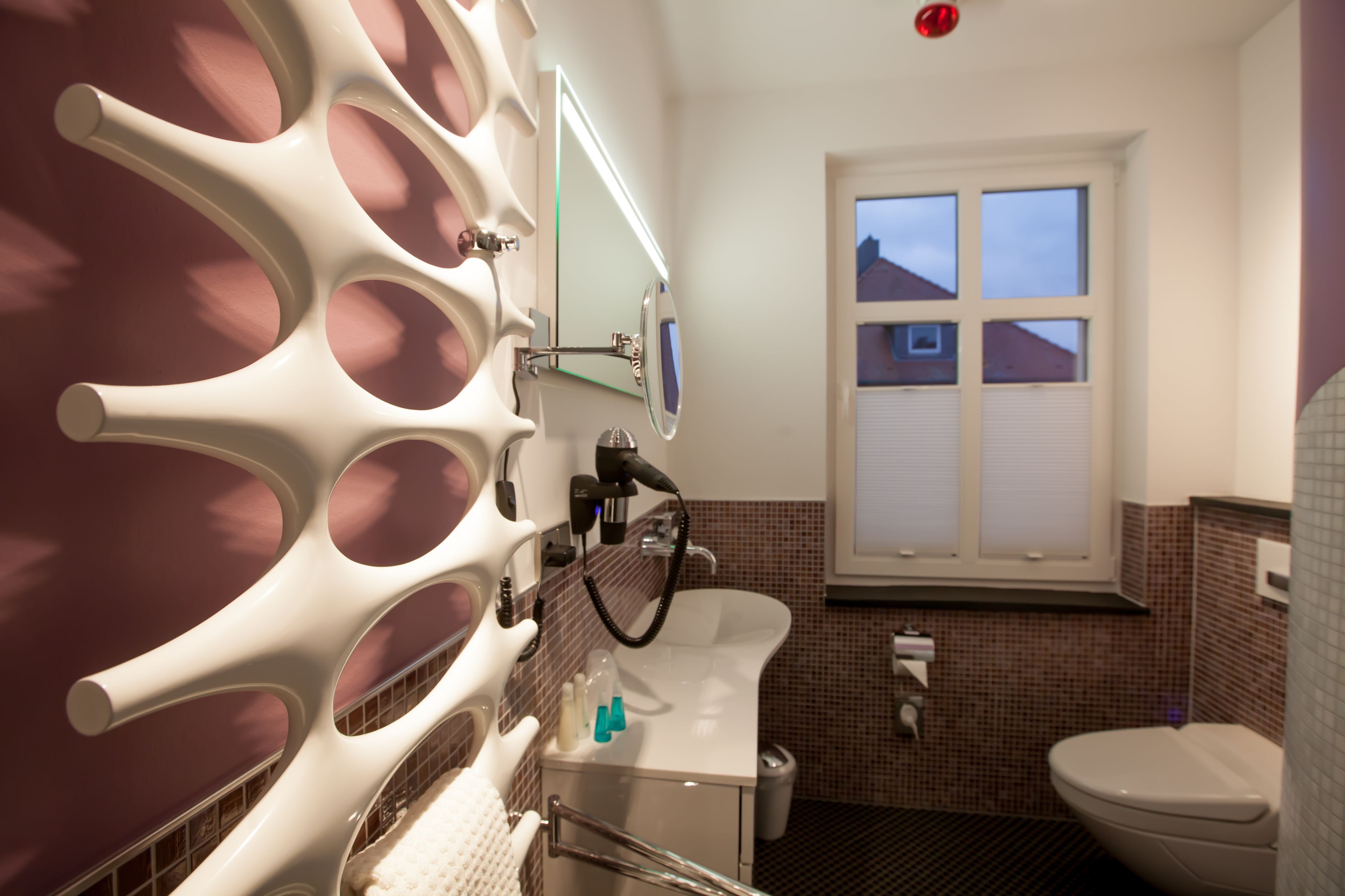 deluxe double room | bathroom | free toiletries, hair dryer, bathrobes, slippers