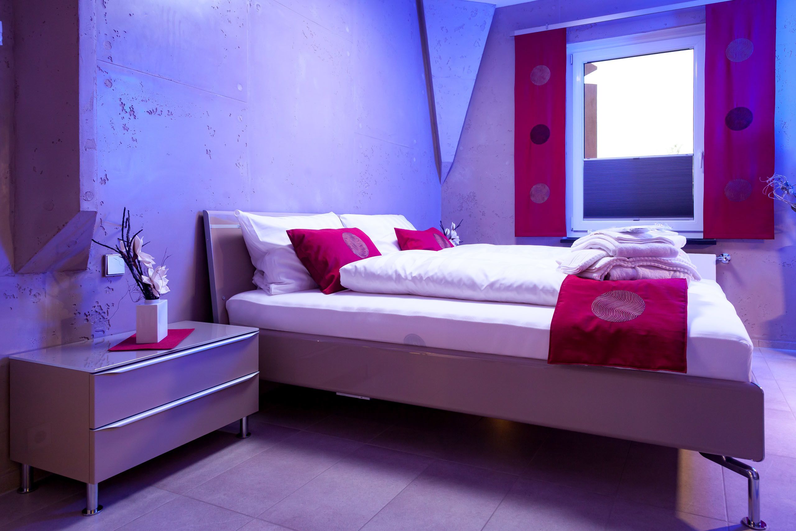 deluxe double room | minibar, in-room safe, desk, blackout curtains