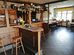 Bar (on property) - Gasthaus Wagner (Golzow)