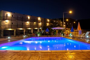 Outdoor pool - Peyia Pearl (Pegeia)
