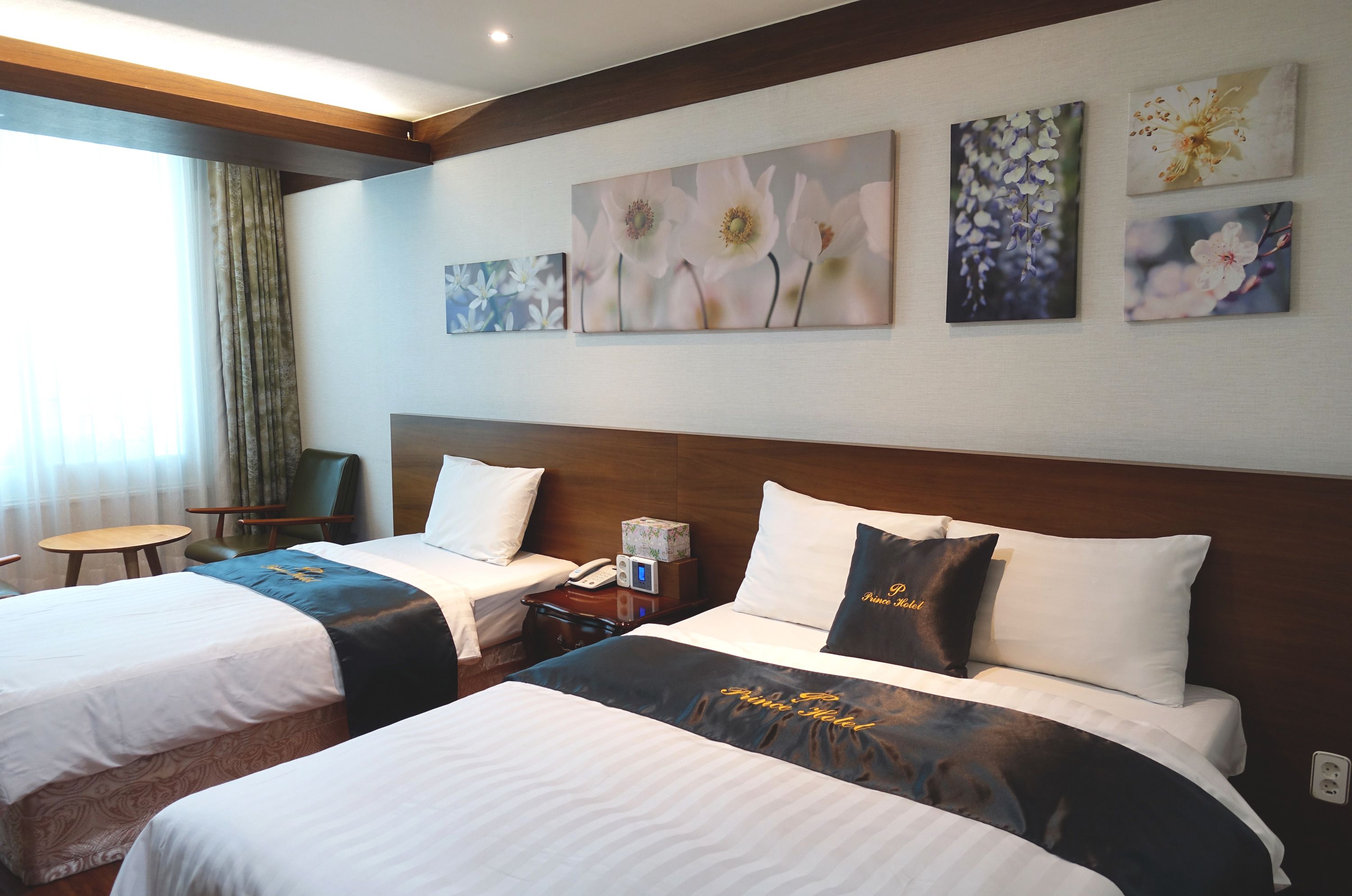 family room | down duvets, free minibar, desk, free wifi