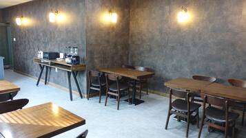 Daily continental breakfast (KRW 3000 per person)