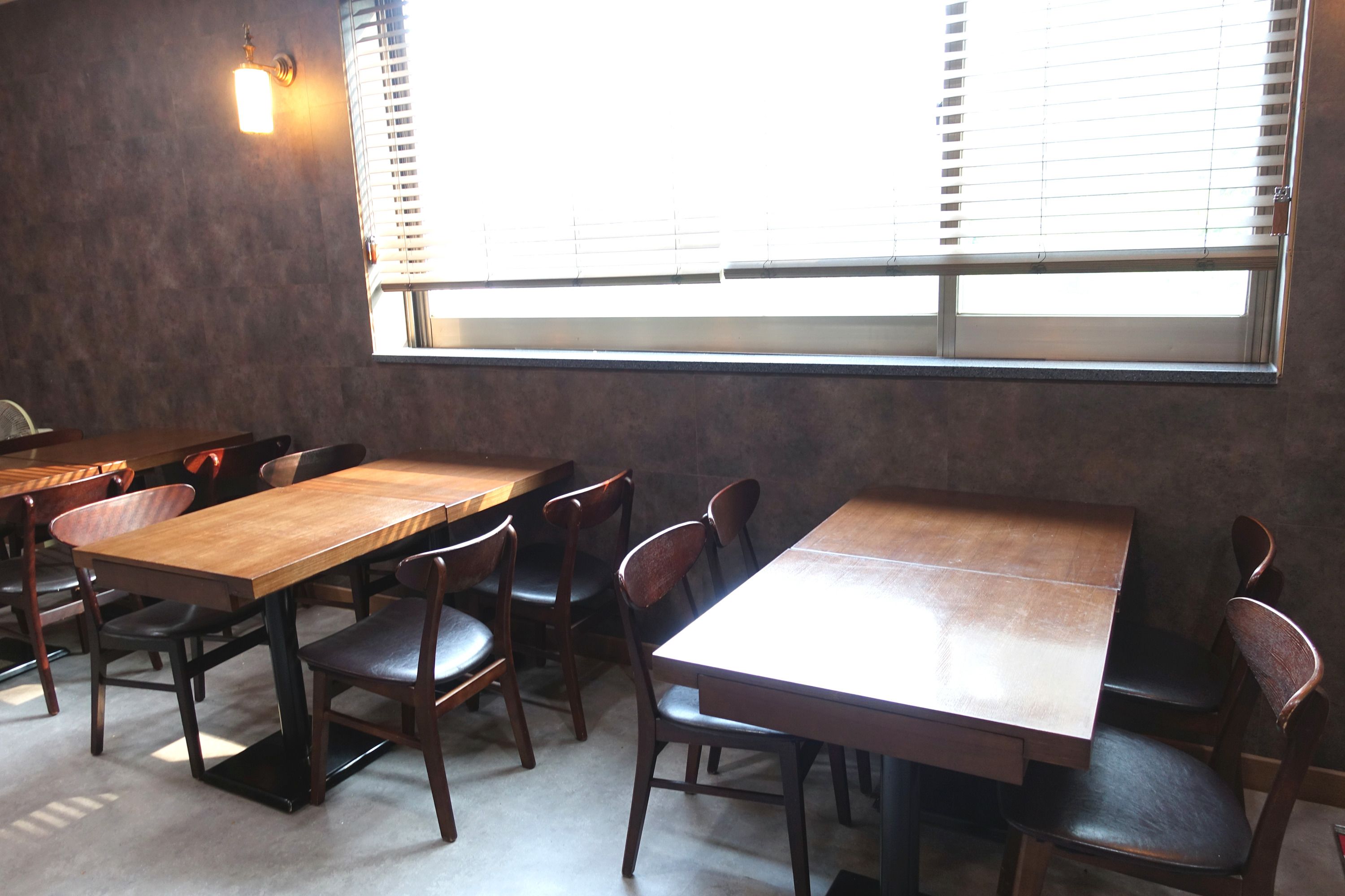 daily continental breakfast (krw 3000 per person)