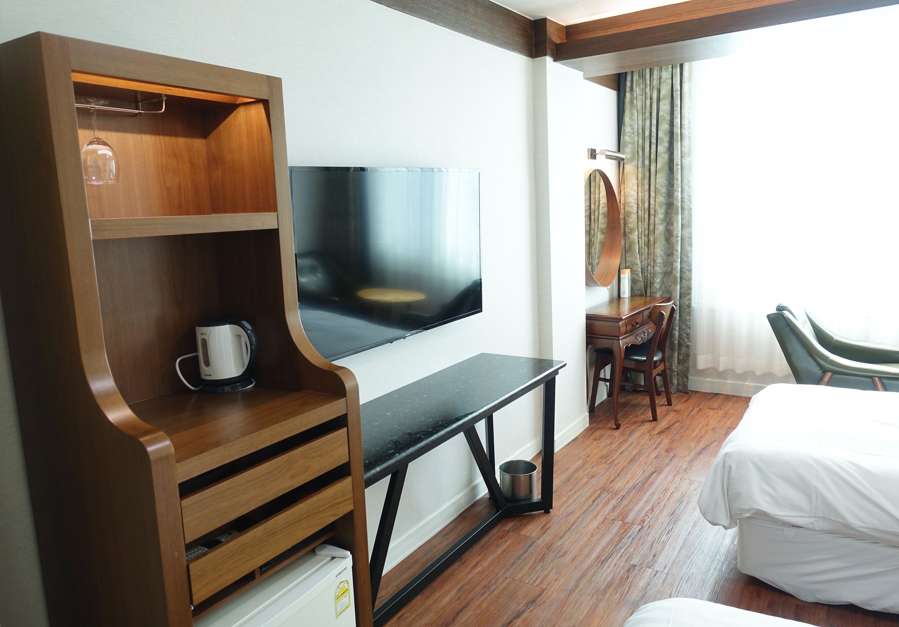 family room | down duvets, free minibar, desk, free wifi