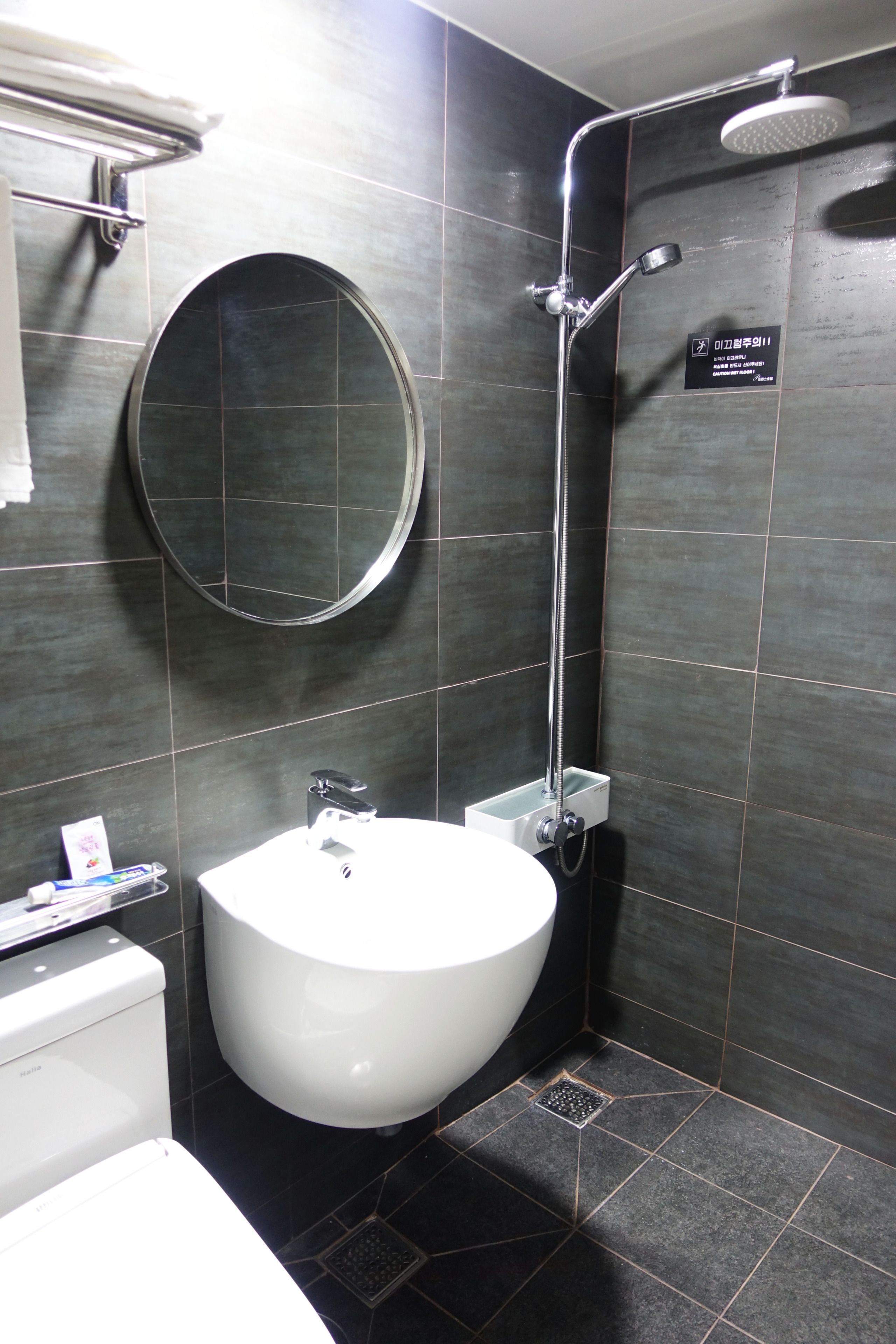 standard room | down duvets, free minibar, desk, free wifi