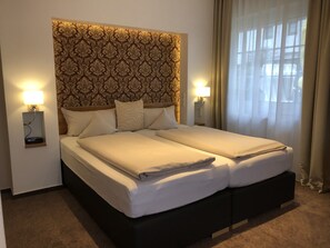 Gallery Studio Suite | Minibar, blackout drapes, soundproofing, iron/ironing board - Hotel Petersen‘s Landhaus Scharbeutz (Scharbeutz)