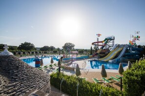 Seasonal outdoor pool, open 9:00 AM to 6:00 PM, pool umbrellas - Trulli San Leonardo (Alberobello)