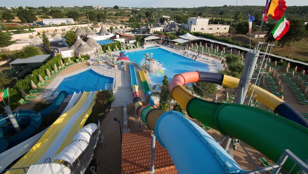 A water park with multiple slides and a swimming pool. - Trulli San Leonardo (Alberobello)