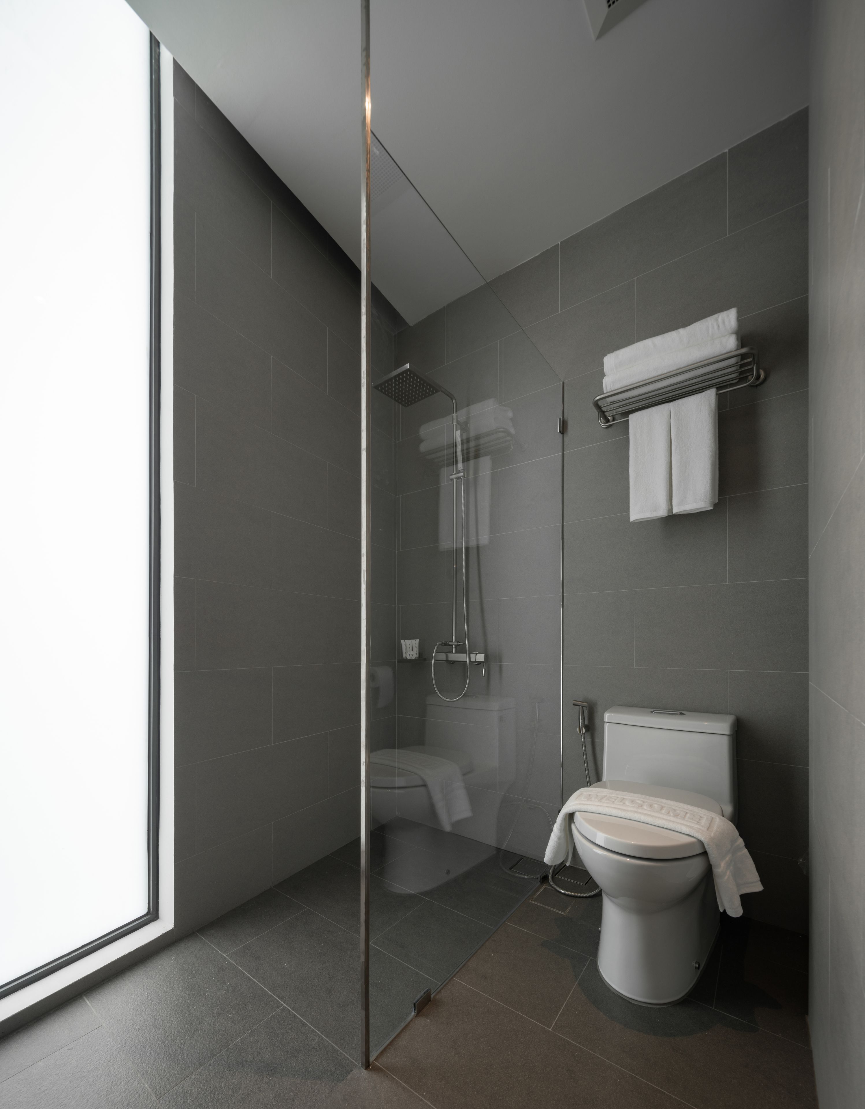 executive room | bathroom | shower, free toiletries, hair dryer, bathrobes