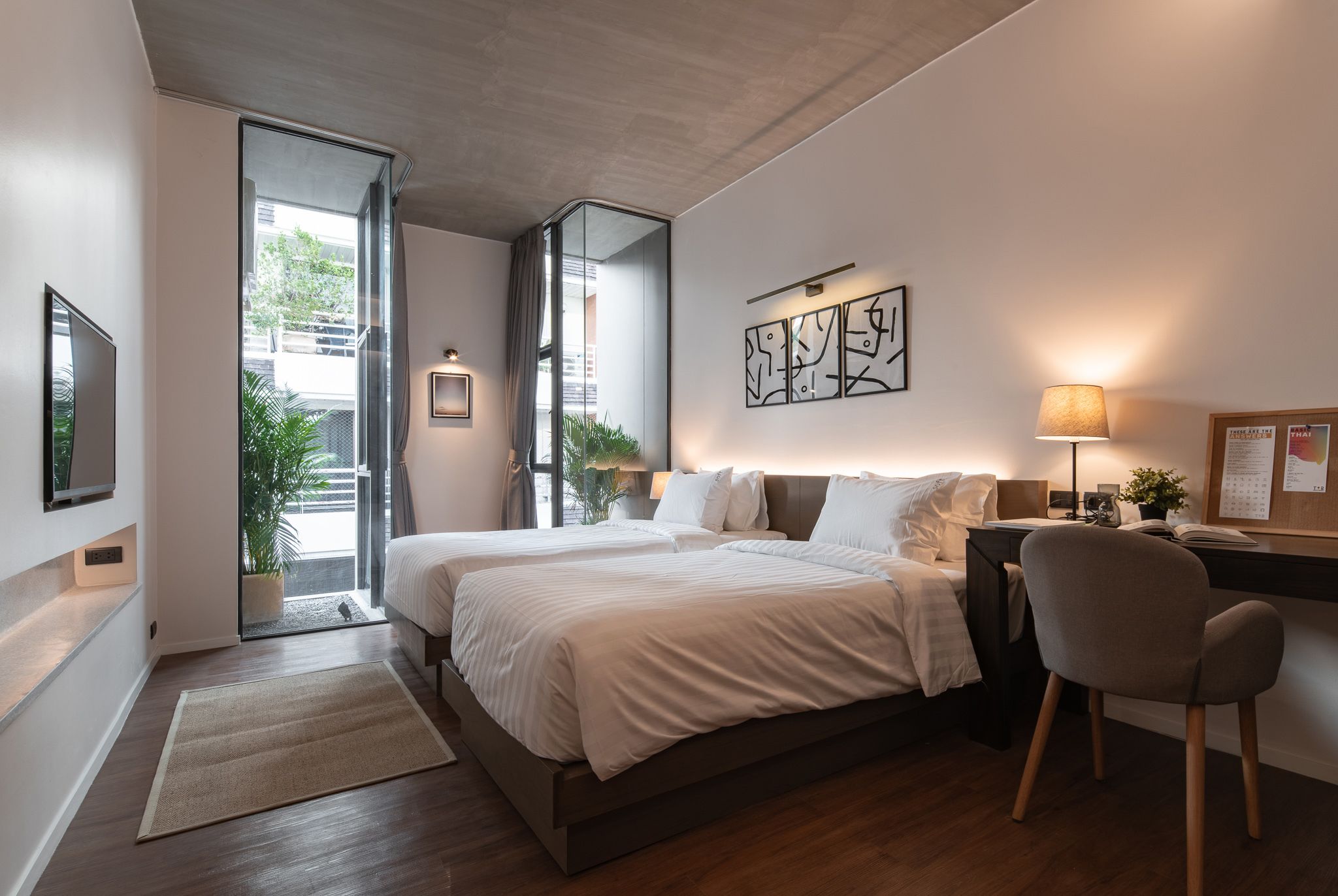 deluxe room | in-room safe, desk, blackout curtains, soundproofing