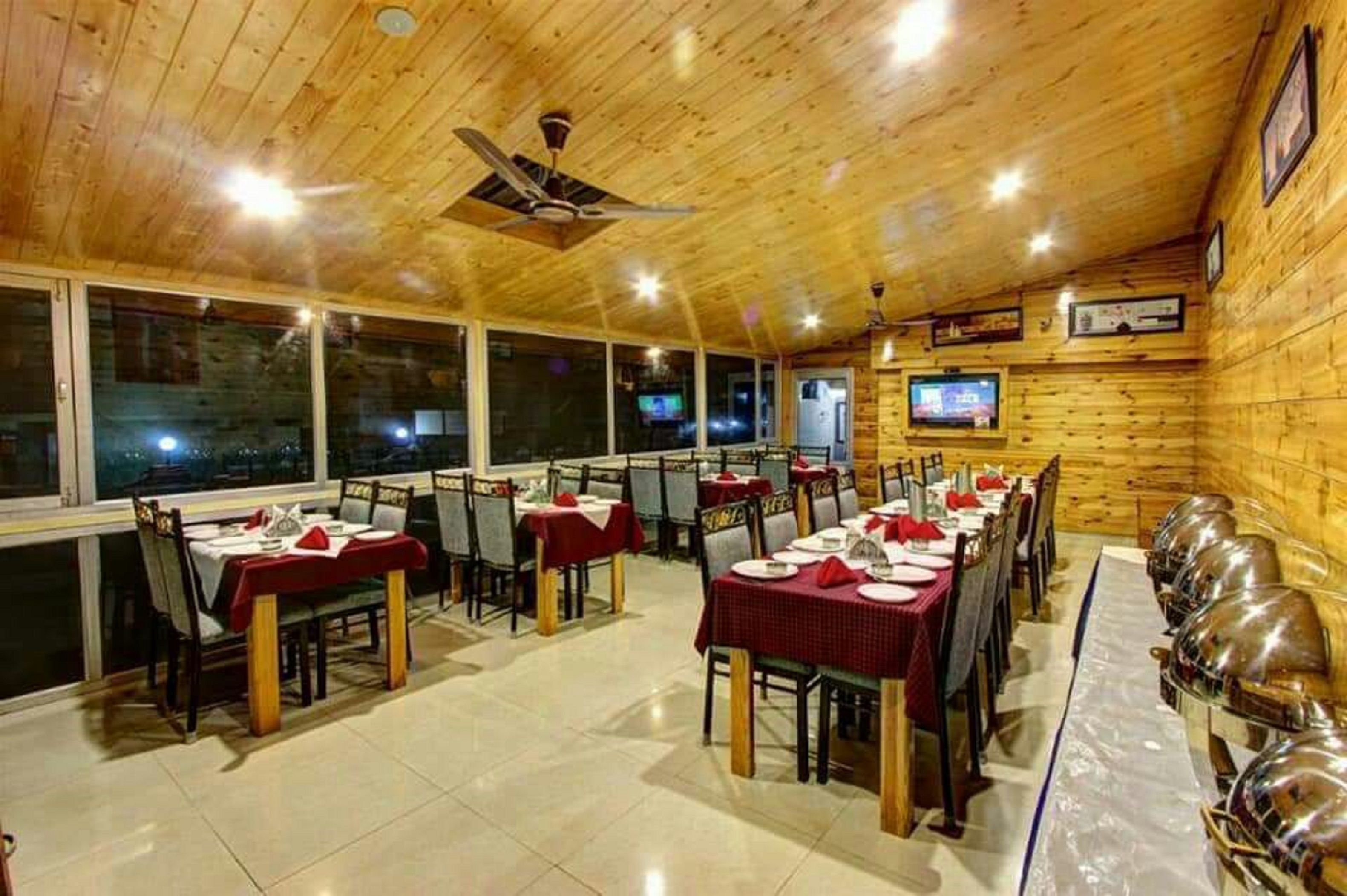 Tempat makan pasangan