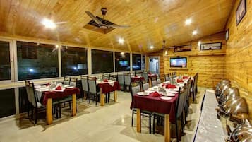 Tempat makan pasangan