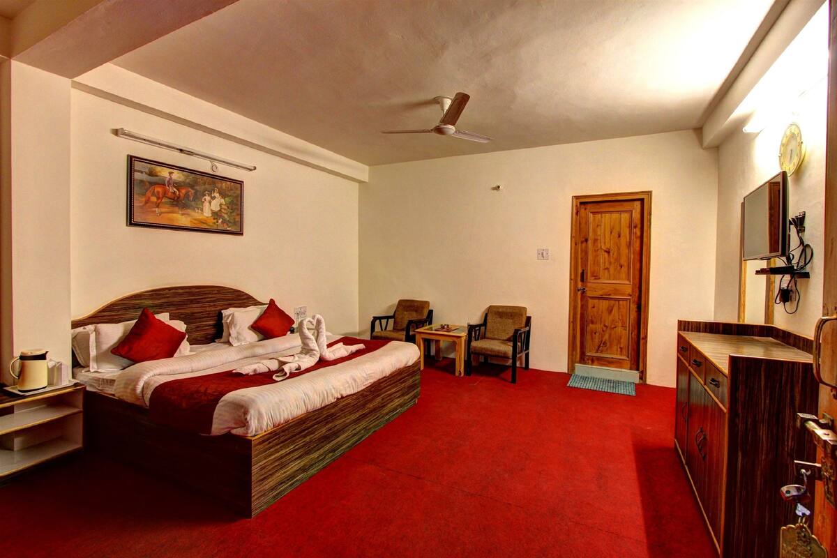 Rollaway beds (surcharge), WiFi (free)