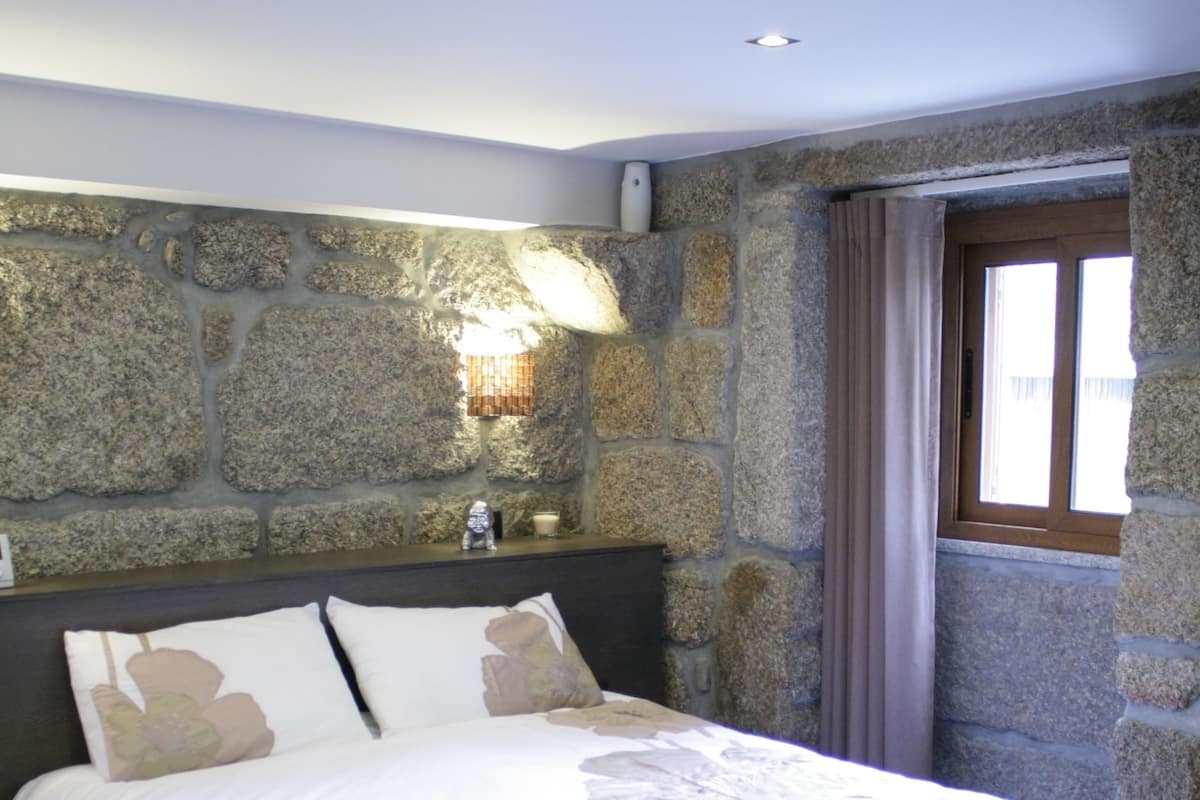 Studio | Hypo-allergenic bedding, down duvets, soundproofing