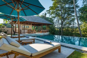 Sundeck - Villa Rusa Biru (Canggu)