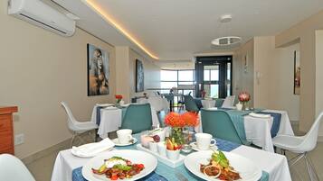 TĂ€gliches nach Wunsch zubereitetes FrĂŒhstĂŒck (200 ZAR pro Person)