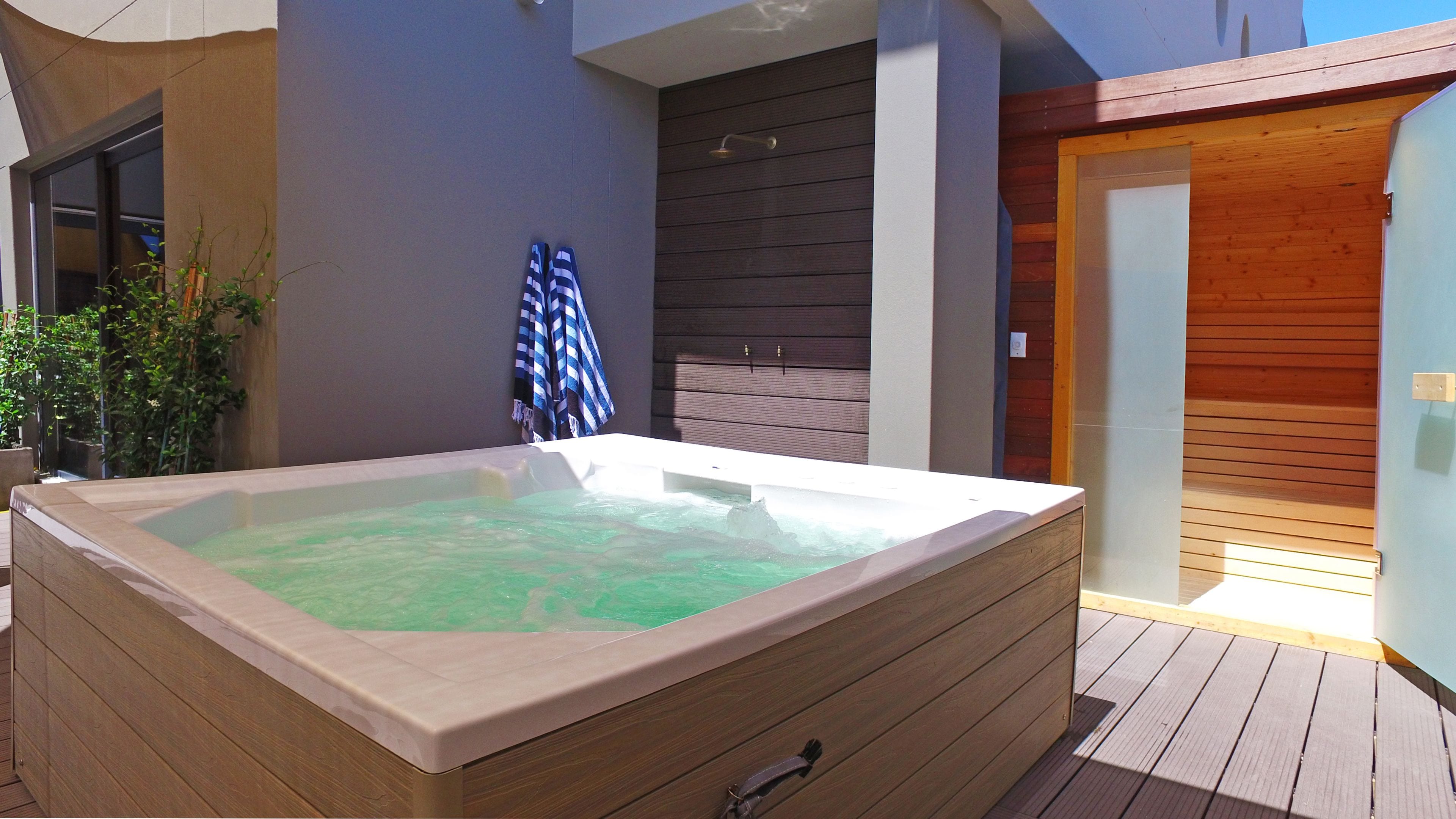 Bain à remous extérieur