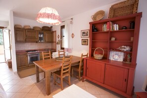 Villa, 2 soverom | Spiseområde på rommet