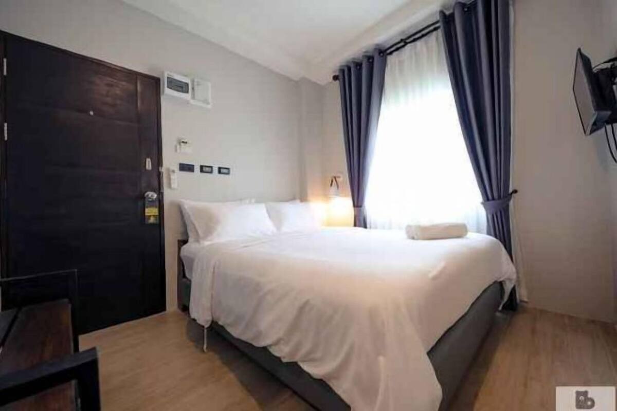 Blackout curtains, free WiFi