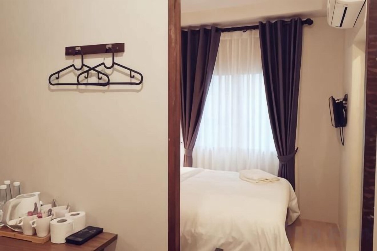 Blackout drapes, WiFi (free)