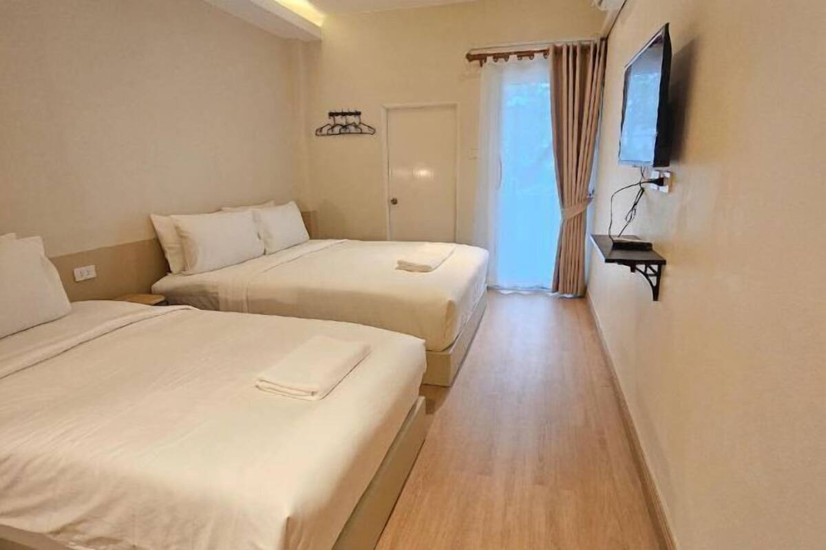 Blackout curtains, free WiFi