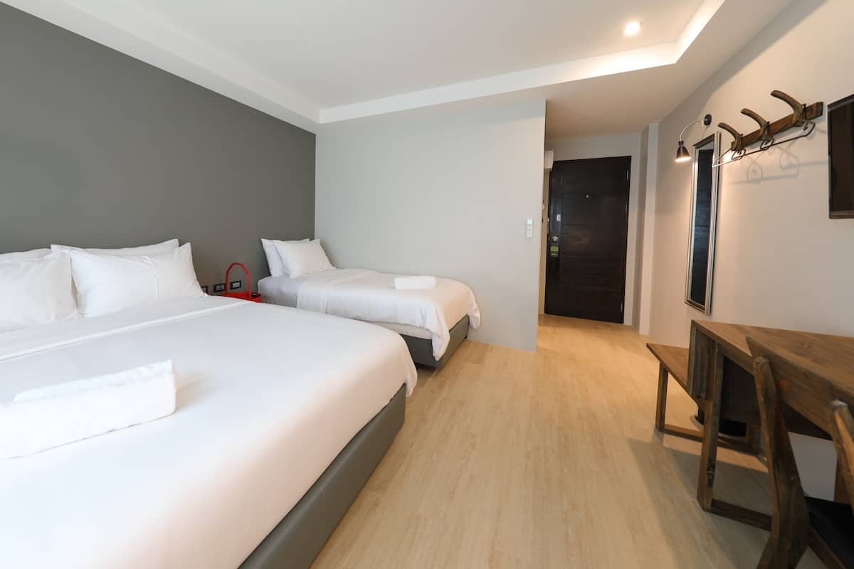 Habitación triple estándar, varias camas, para no fumadores | Cortinas blackout y wifi gratis