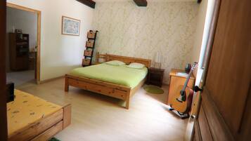 Standard Room, Multiple Beds, Non Smoking | Iron/ironing board, free WiFi, bed sheets