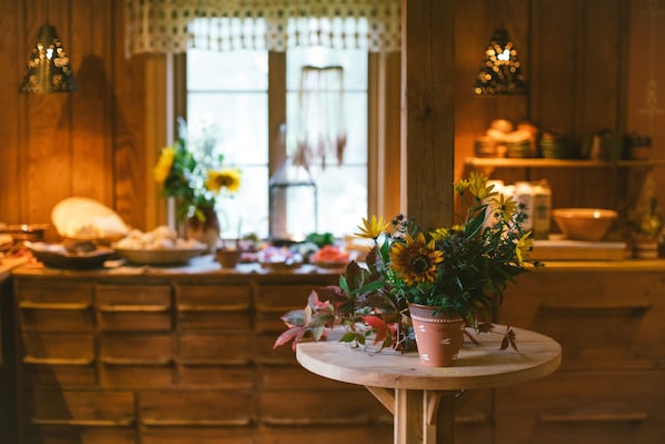 Local cuisine - Vallåsens Värdshus - Hostel (Våxtorp)