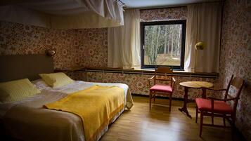 Basic Double or Twin Room | Individually decorated, individually furnished, iron/ironing board