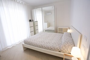 Apartment, 4 Schlafzimmer, Erdgeschoss | 4 Schlafzimmer, Zimmersafe, Babybetten, kostenloses WLAN