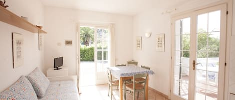 Apartment, 2 Bedrooms, Ground Floor | Living room | Flat-screen TV