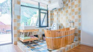 Exclusief huis, 4 slaapkamers | Badkamer | Een douche, gratis toiletartikelen, een haardroger, pantoffels
