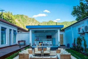 Signature House, 4 Bedrooms | Living area | TV - Snail Home Inn (Huairou)