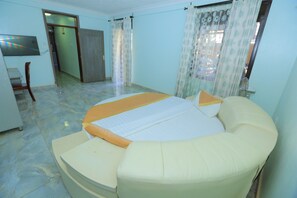 Superior Room, 1 Queen Bed - Goldmark Apartments (Kampala)