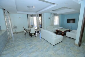 Superior Room, 1 Queen Bed | Living room - Goldmark Apartments (Kampala)