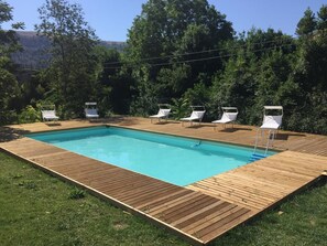 10 outdoor pools, pool umbrellas, pool loungers