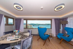 King Room with Bosphorus View, Annex Building (Stair Access) | 2 bedrooms, Egyptian cotton sheets, premium bedding, in-room safe - Feri Suites (Istanbul)