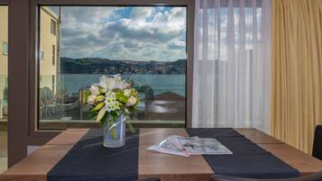 Deluxe Suite with Sea view (Loft - Stair Access) | Vista desde la habitación