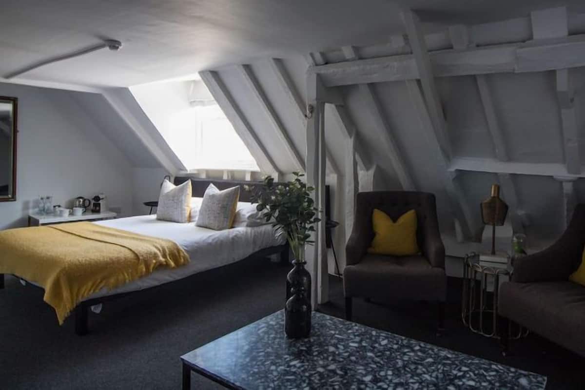 Superior Double Room, Non Smoking | Peralatan tempat tidur premium, Wi-fi percuma, cadar katil