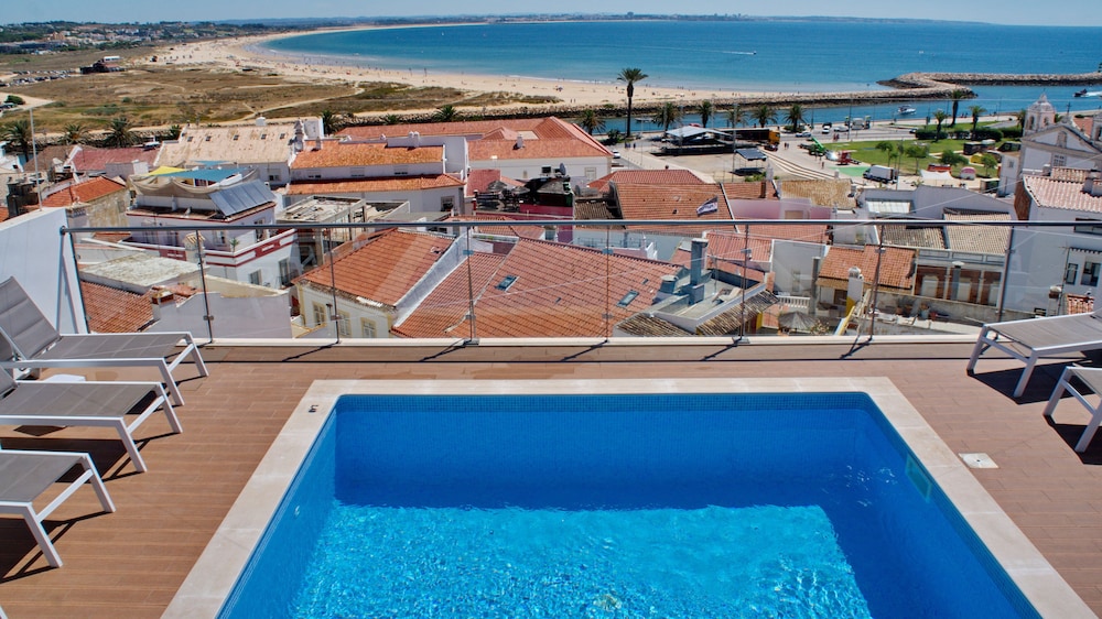 Top City Hostel & Suites by null