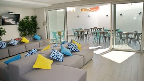 Lobby sitting area - Top City Hostel & Suites (Lagos)