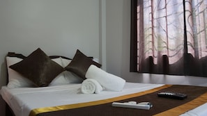 Premium bedding, minibar, iron/ironing board, free WiFi